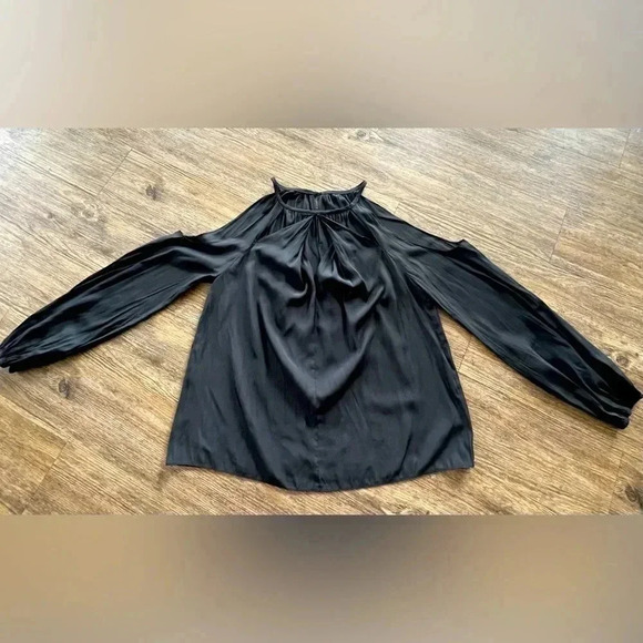Ramy Brook cold shoulder top in black long sleeve… Size Medium - Picture 2 of 5
